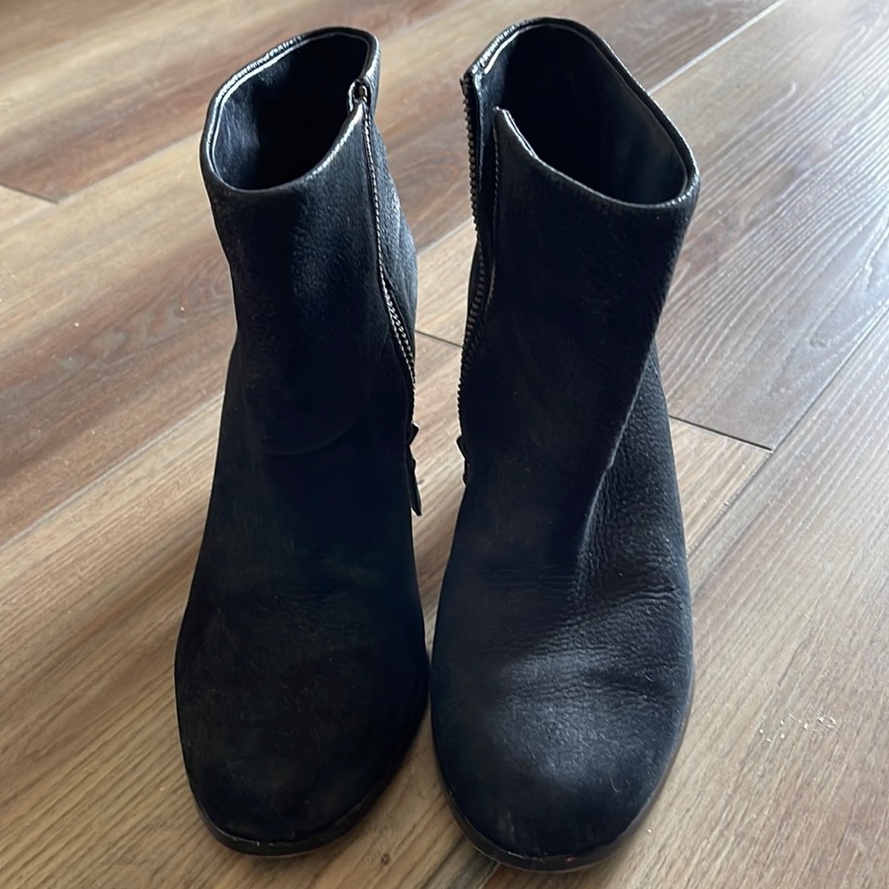 Black boot high heel